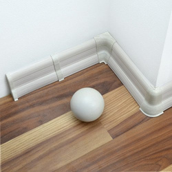 2m Fussleiste 62mm KIEFERWEISS Fußleiste Leiste Sockelleiste Laminatleiste Bodenleiste PVC + Montagematerial GRATIS